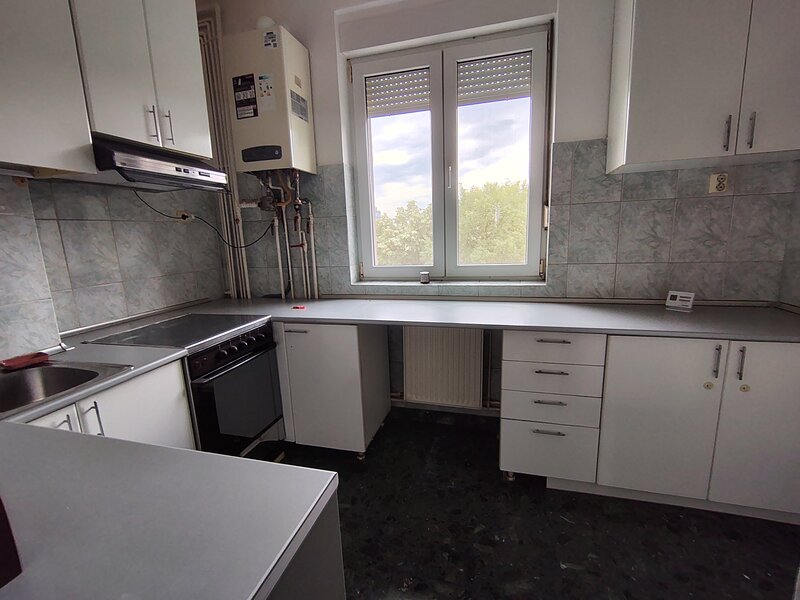 Bucurestii Noi, apartament cu 3 camere decomandate, et. 3, bloc rusesc
