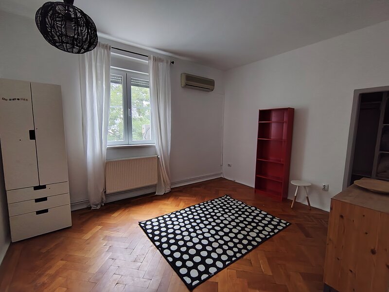 Bucurestii Noi, apartament cu 3 camere decomandate, et. 3, bloc rusesc