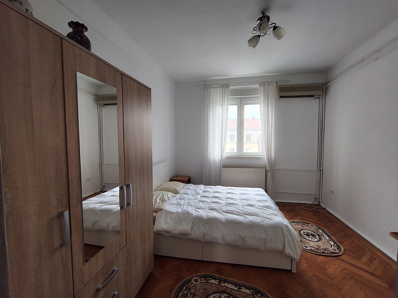 Bucurestii Noi, apartament cu 3 camere decomandate, et. 3, bloc rusesc